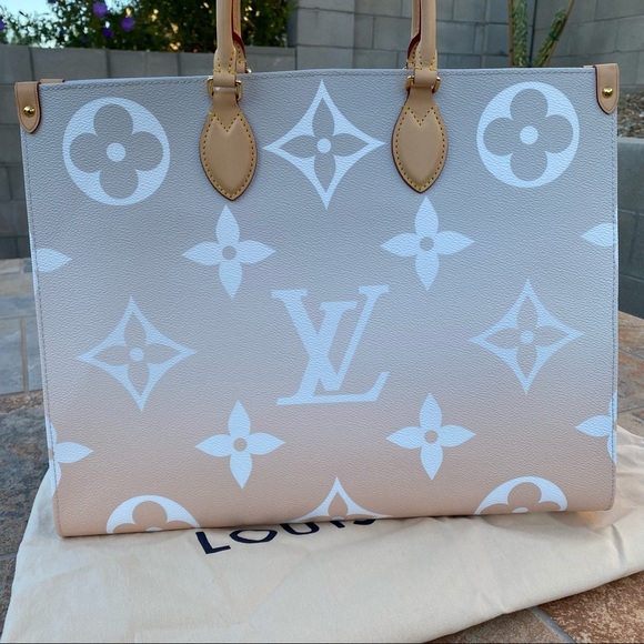 SOLD Louis Vuitton By The Pool Onthego GM Giant Monogram Tote - Picture 4 of 16